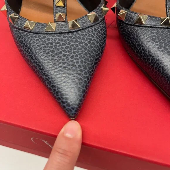 Valentino Garavani Rockstud Ankle Strap Pump in Navy Pebbled Calfskin Leather - Picture 8 of 12